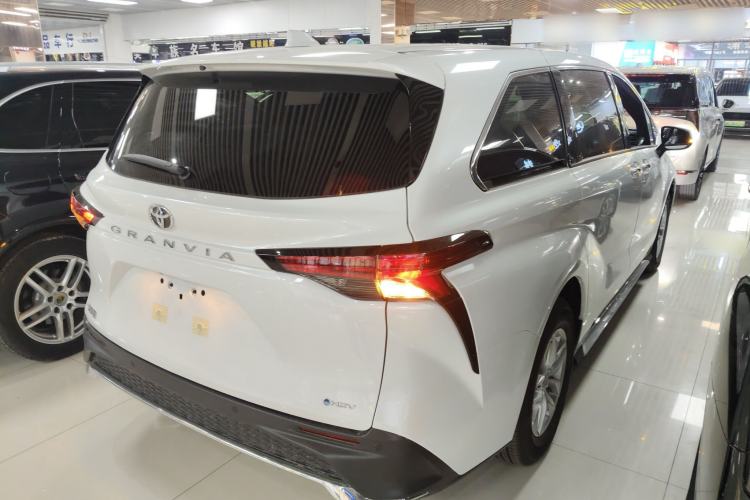 Used Toyota Granvia 2024 2.5L Hybrid Comfort Edition
