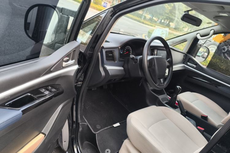 Used FORTHING Lingzhi 2023 M5L 1.6L Base Model 7 Seats