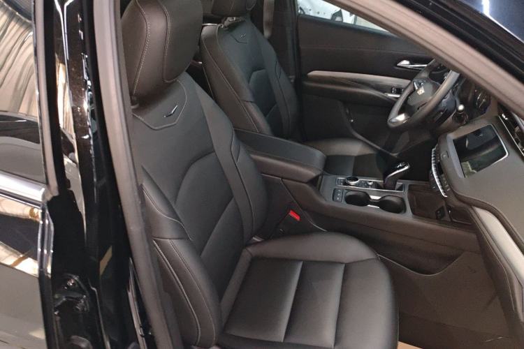 Used Cadillac XT4 2021 28T Two-Wheel Drive Leading Version
