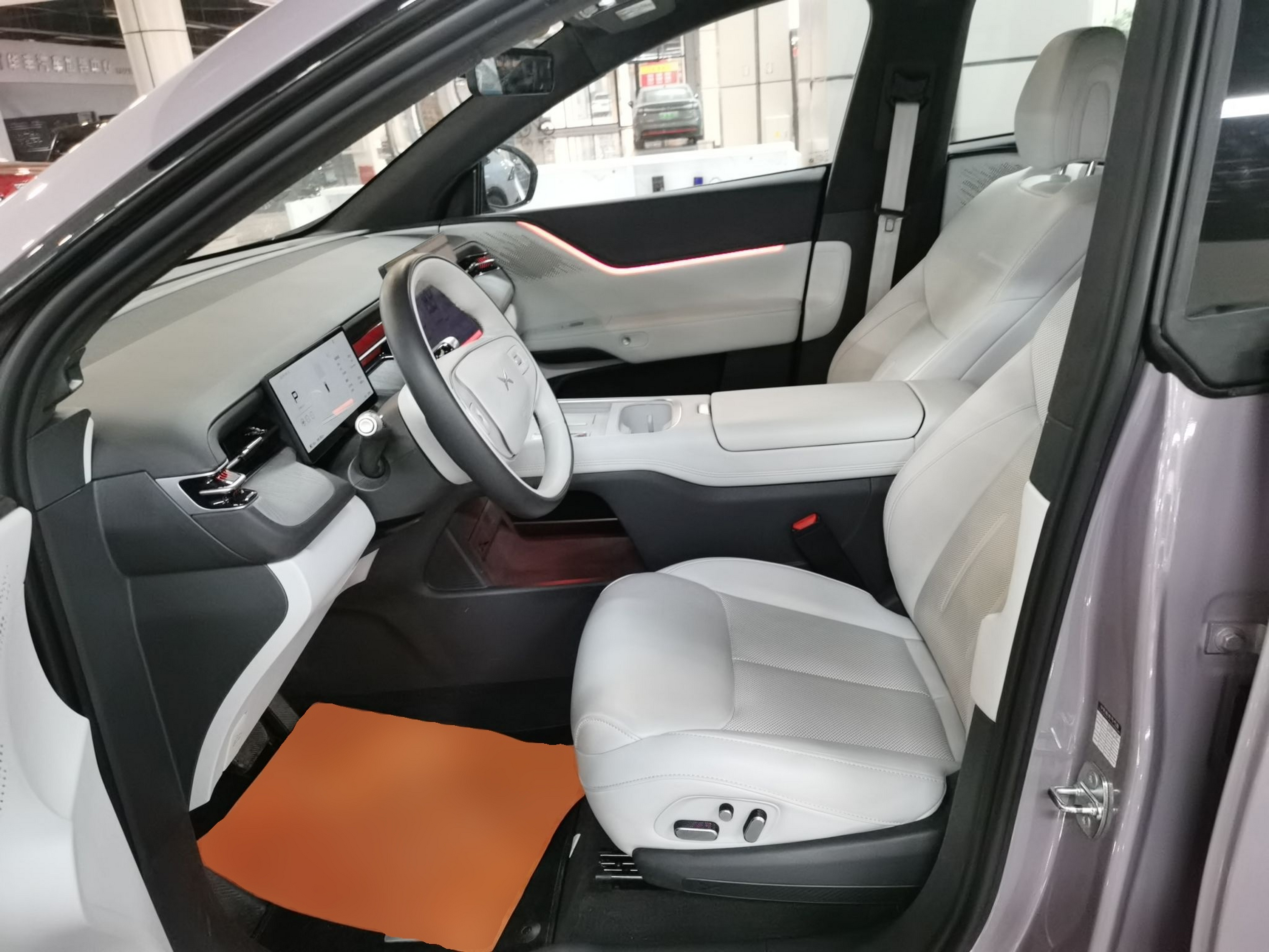 Переднее сиденье в автомобиле