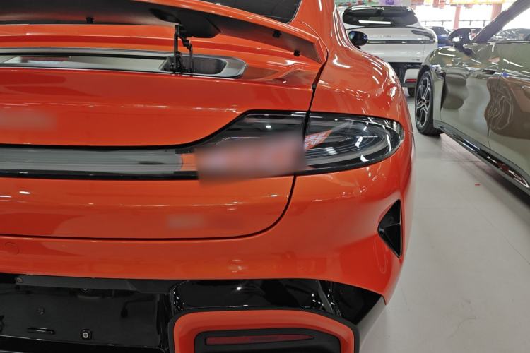 Used Xiaomi Auto SU7 2024 Four-Wheel Drive Ultra-Long Range Advanced Intelligent Driving Max Edition
