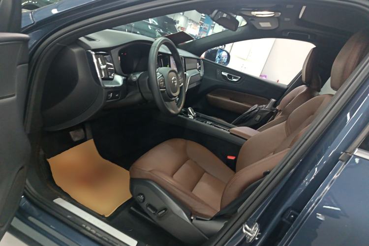 Used Volvo XC60 2022 B5 4x4 Zhiyi Luxury Edition
