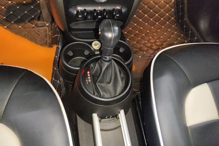 Used  Countryman 2011 1.6L ONE
