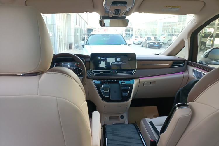 Used Bestune M9 2023 2.0T Ultimate Edition