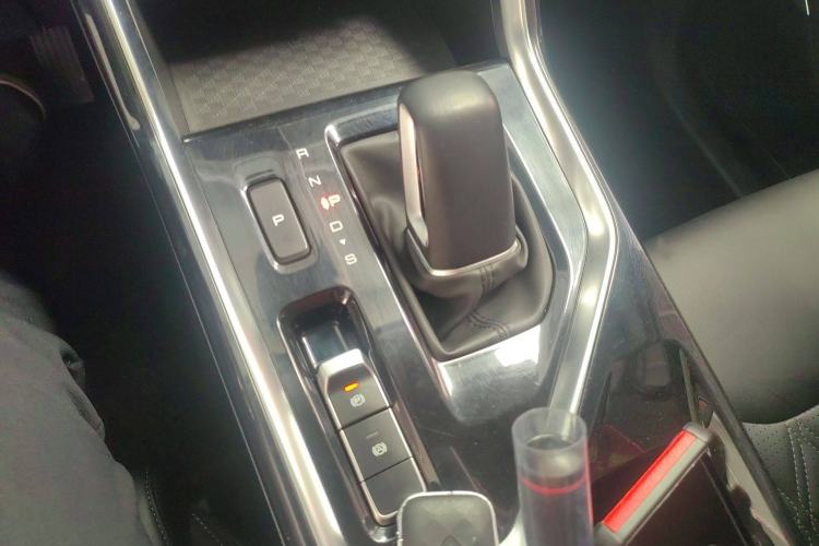 Used Wuling Asta 2022 2.0L DHT Electric-Speed Version
