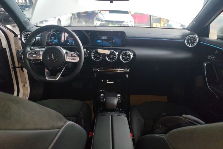 Used Mercedes-Benz A-Class 2022 Revised Version A 200 L Sport Sedan Fashionable Style