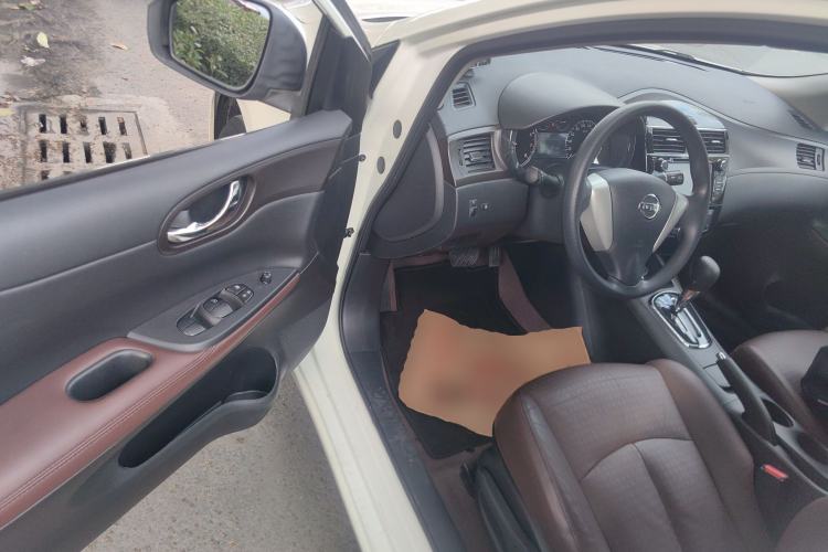 Used Nissan Tiida 2013 1.6L CVT Cool Cafe Edition
