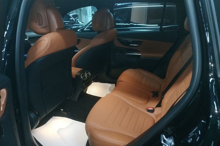 Used Mercedes-Benz GLC 2023 Facelift GLC 260 L 4MATIC Luxury Version 5 Seats
