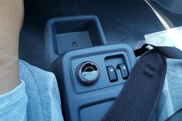 Used Wuling Yangguang 2024 300KM Comfort Version Passenger Van 75kW
