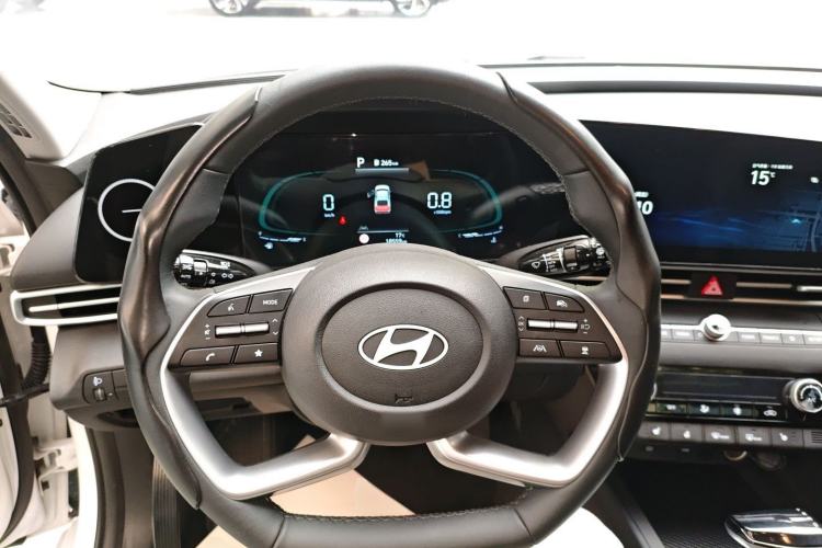 Used Hyundai Elantra 2023 1.5L CVT LUX Prestige Edition
