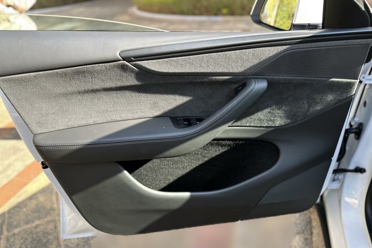 Used Tesla Model Y 2025 Updated Version Long-Range All-Wheel Drive
