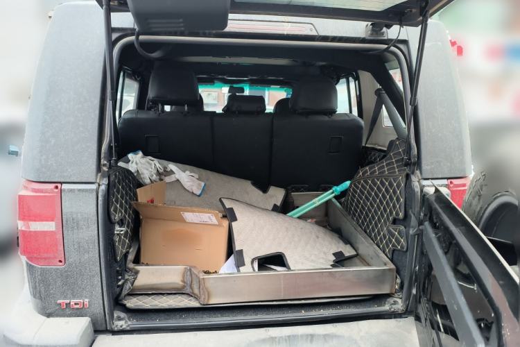 Used  BJ40 2018 40L 2.0T Manual Diesel Four-Wheel Drive Prestige Edition