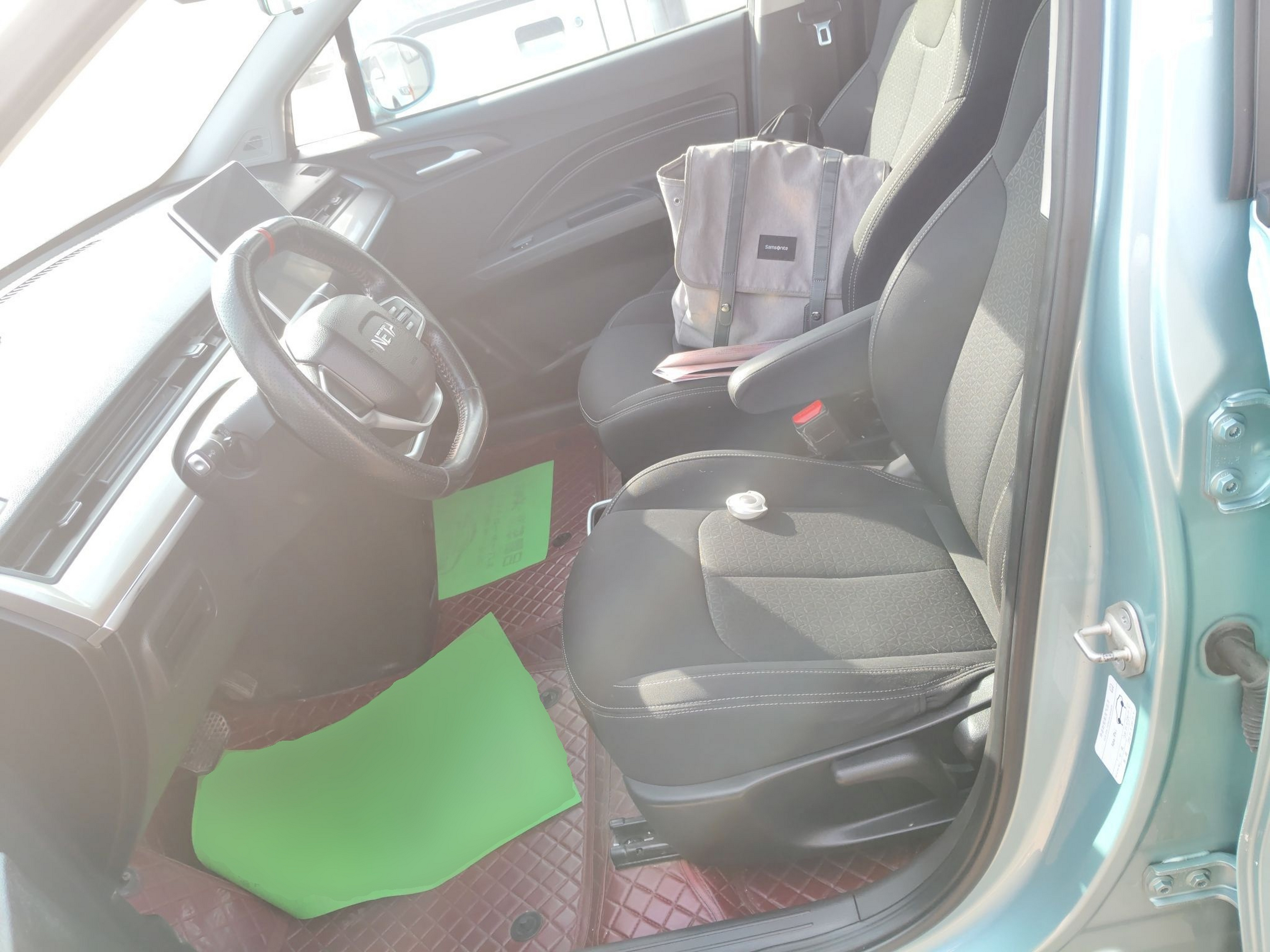 Переднее сиденье в автомобиле