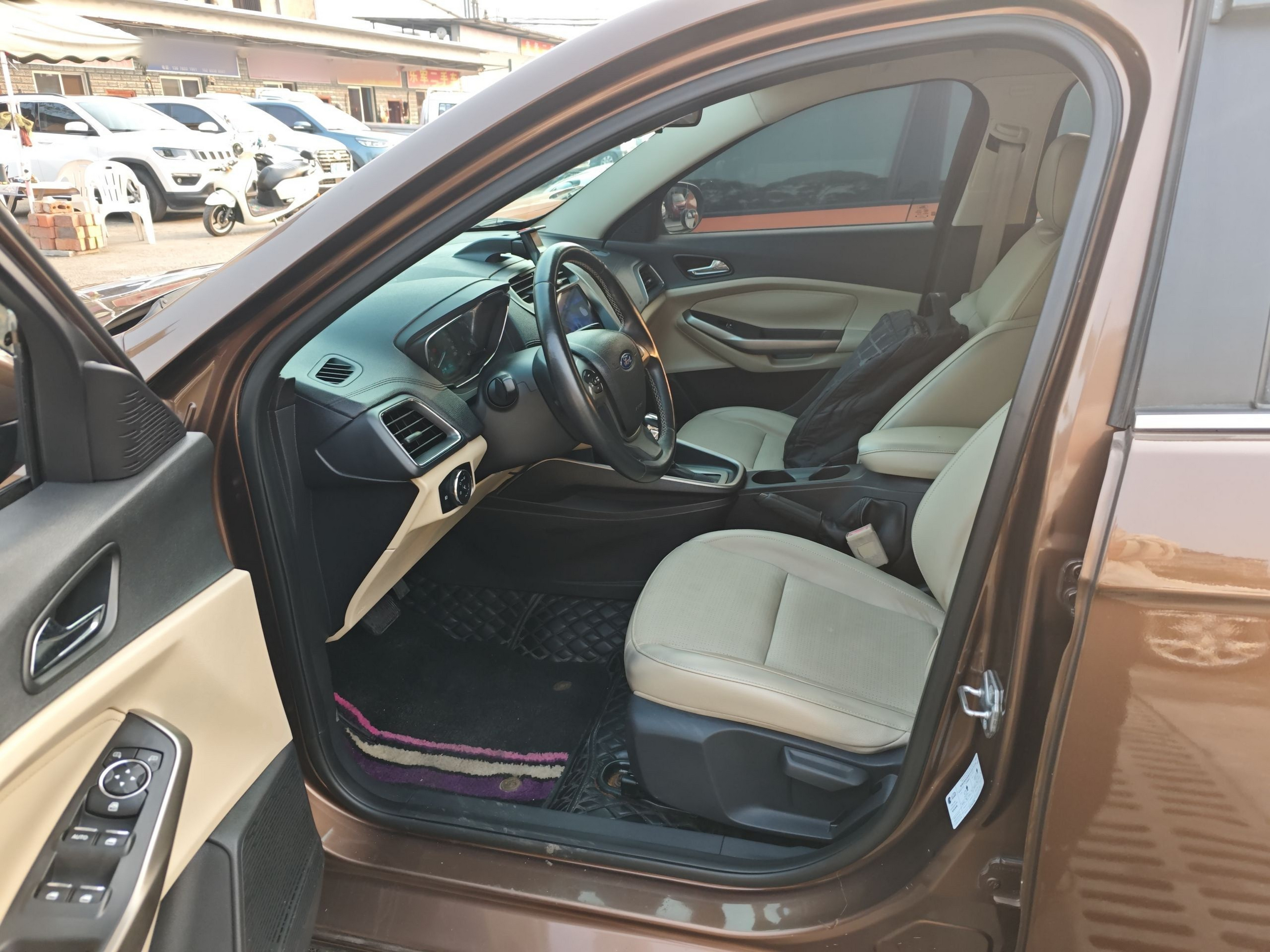 Переднее сиденье в автомобиле