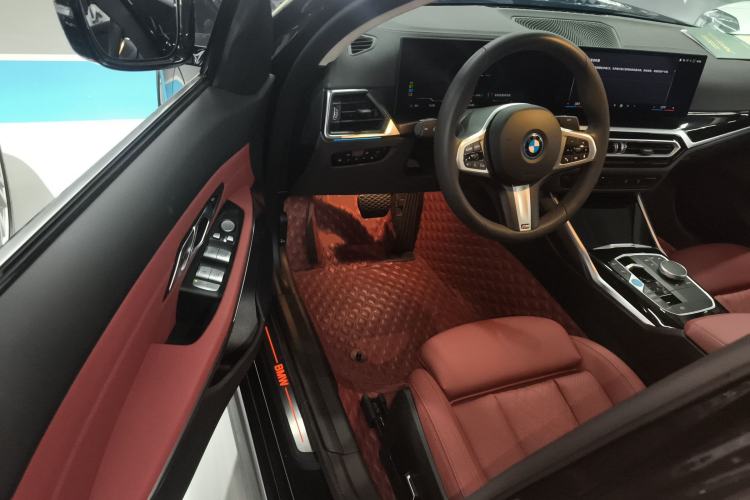 Used BMW i3 2024 eDrive 35 L
