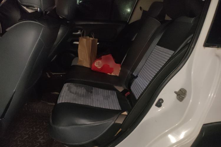 Used Venucia R50X 2015 1.6L Manual Luxury Edition
