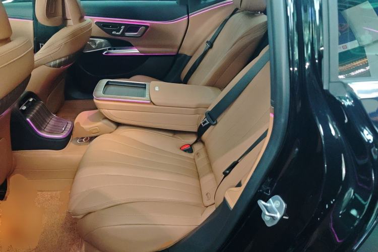 Used Mercedes-Benz E-Class 2024 Facelift E 300 L Luxury Edition
