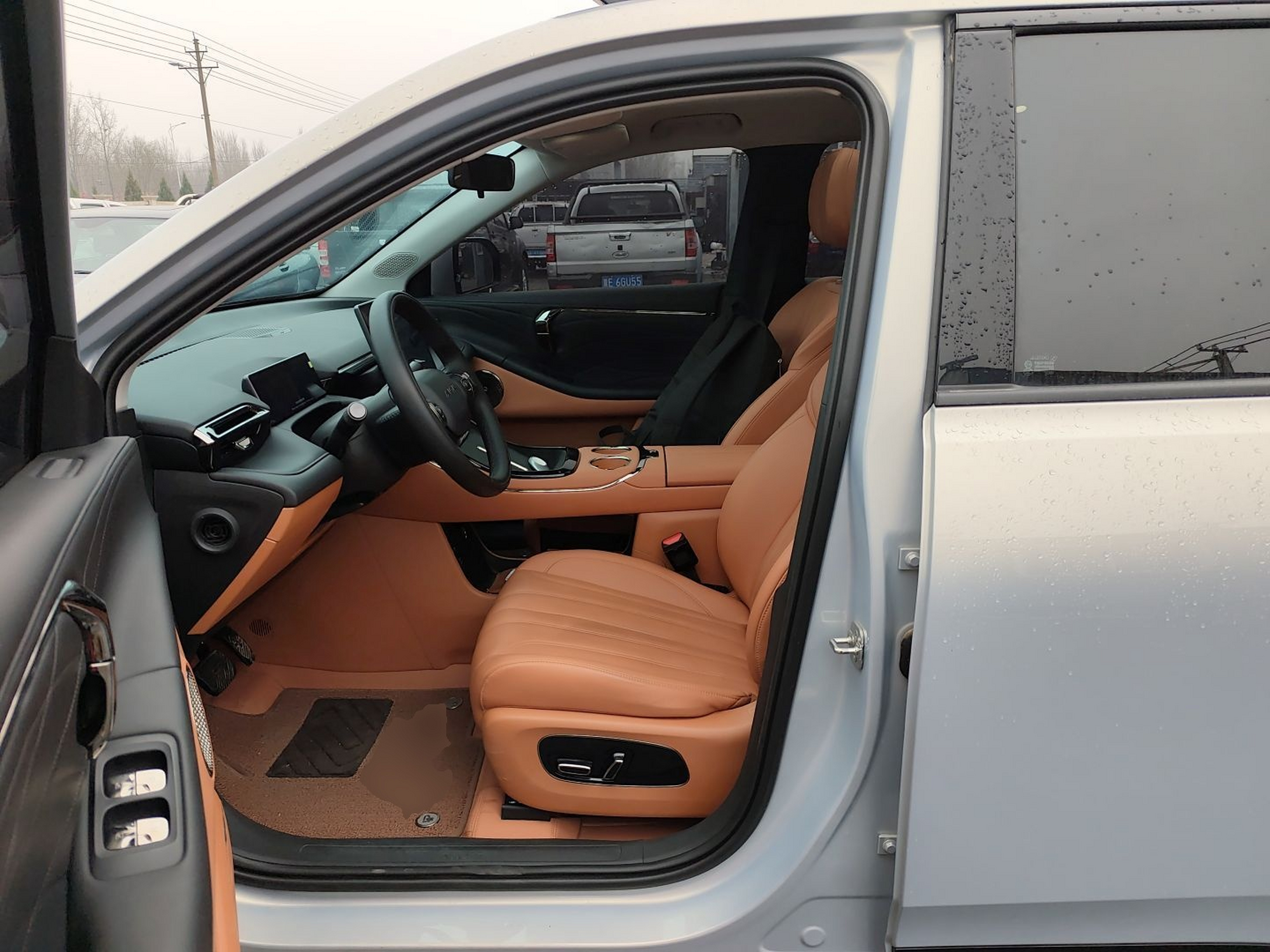 المقاعد الأمامية داخل السيارة