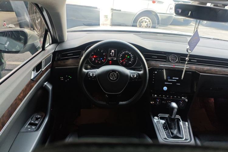 Used Volkswagen Magotan 2018 330TSI DSG Luxury Model
