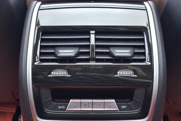 Used BMW X7 2022 xDrive40i Luxury Package with Leading Features