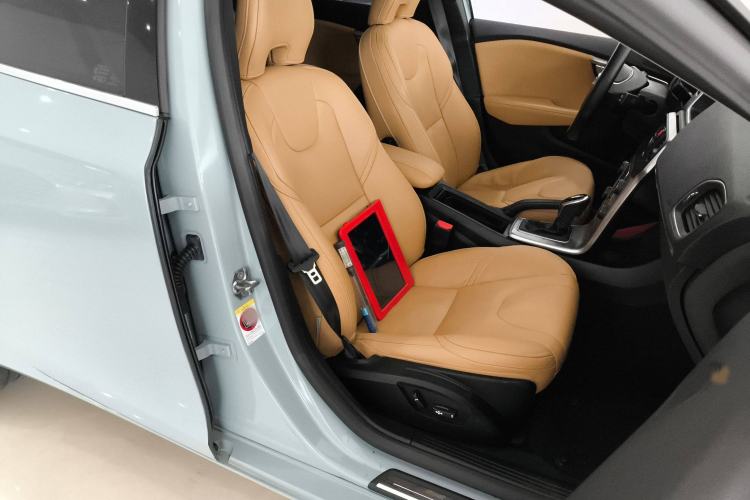 Used Volvo V40 2018 T4 Zhiya Edition
