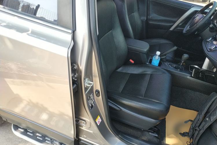 Used Toyota RAV4 2016 2.0L CVT Two-Wheel Drive Fashion Edition China V Standard