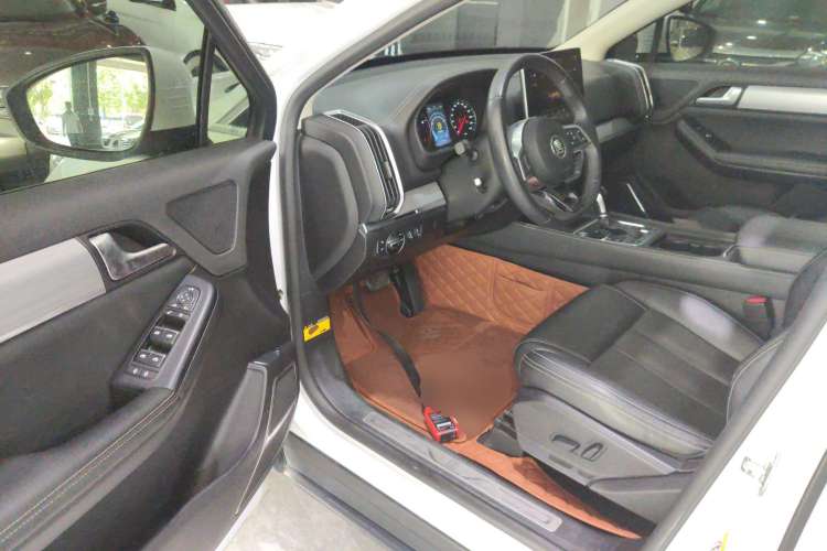 Used BYD Tang 2018 2.0T Automatic SmartConnect Luxury Edition 5 Seats China V Standard
