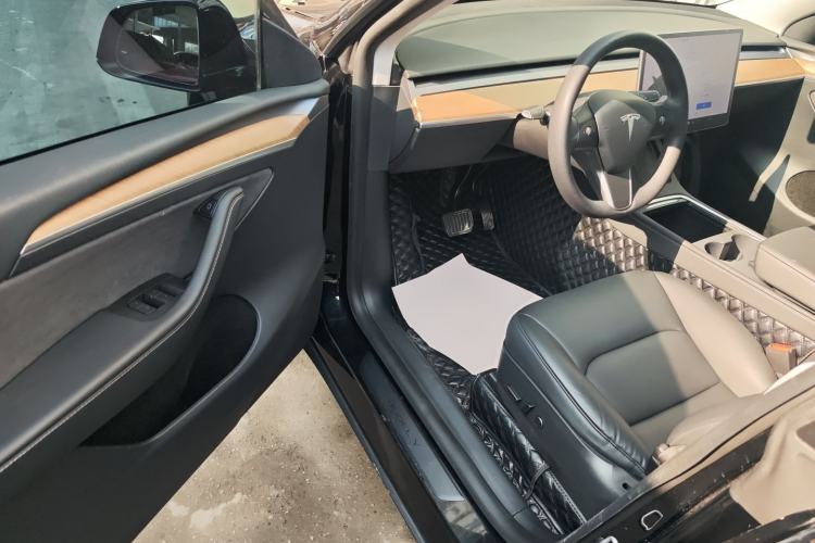 Used Tesla Model Y 2021 Long-Range All-Wheel-Drive Version