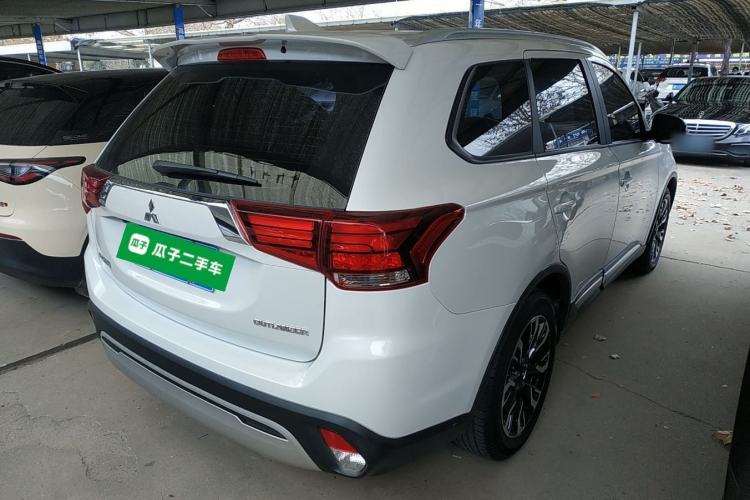 Used Mitsubishi Outlander 2020 2.0L Two-Wheel Drive Comfort Edition 7-Seater

