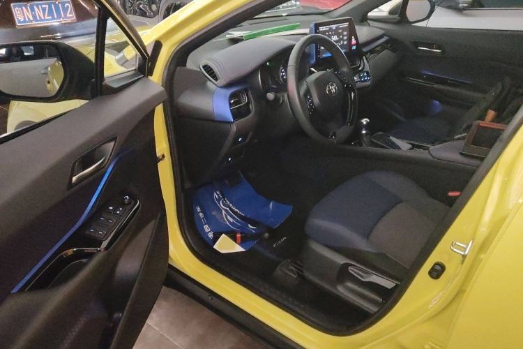 Used Toyota C-HR 2018 2.0L Luxury Sunroof Version China VI Standard
