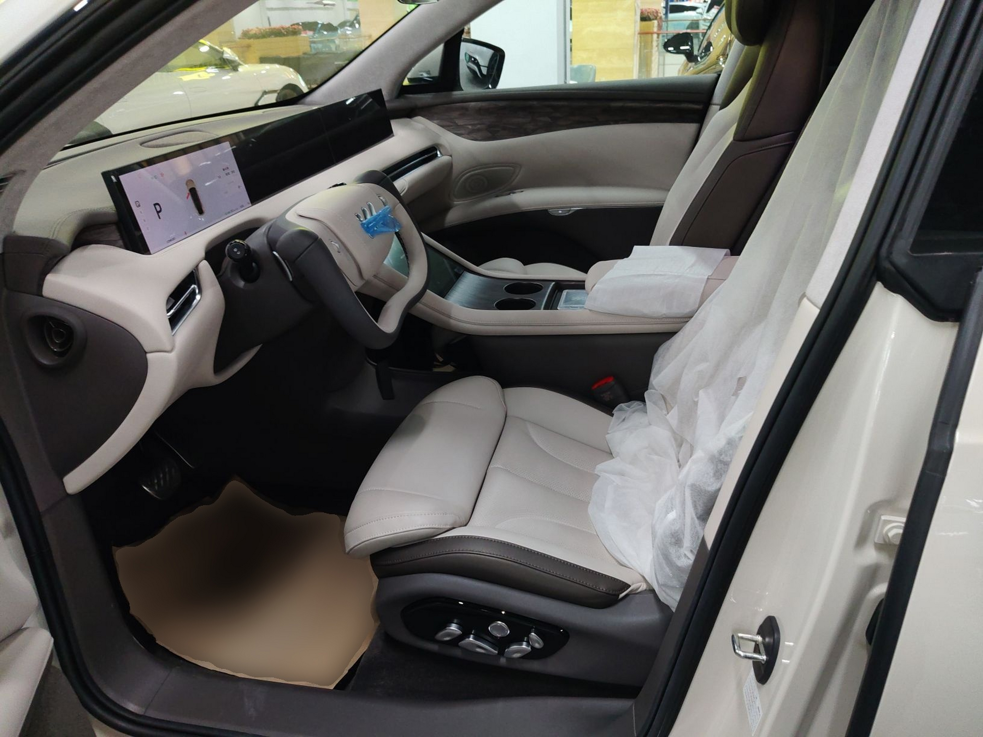 Переднее сиденье в автомобиле