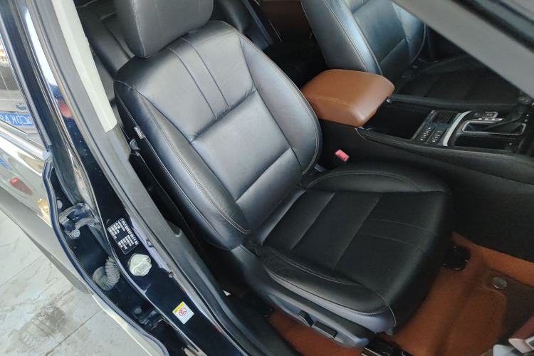 Used GAC Trumpchi GS8 2017 320T Two-Wheel Drive Luxury Smart Connectivity Version (7 Seats)