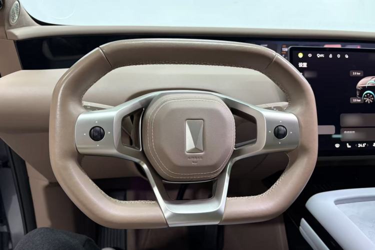 Used  07 2024 Max Extended-Range Edition