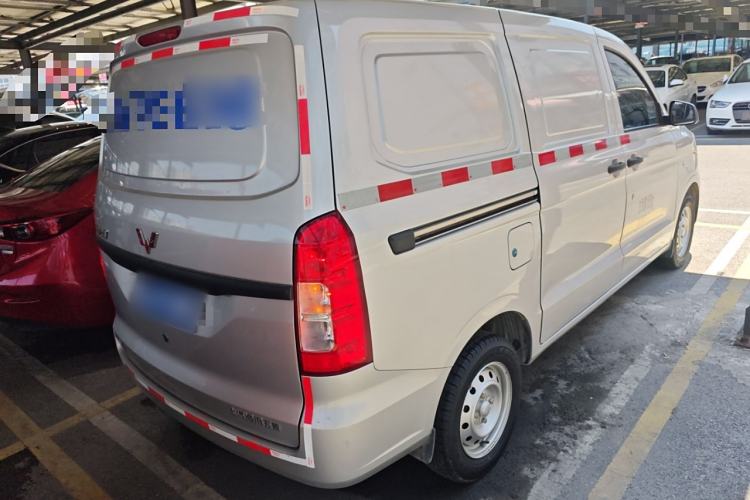 Used Wuling Hongguang V 2022 1.5L Jingqu Edition Enclosed-Window Vehicle with Hydraulic Power Steering LAR