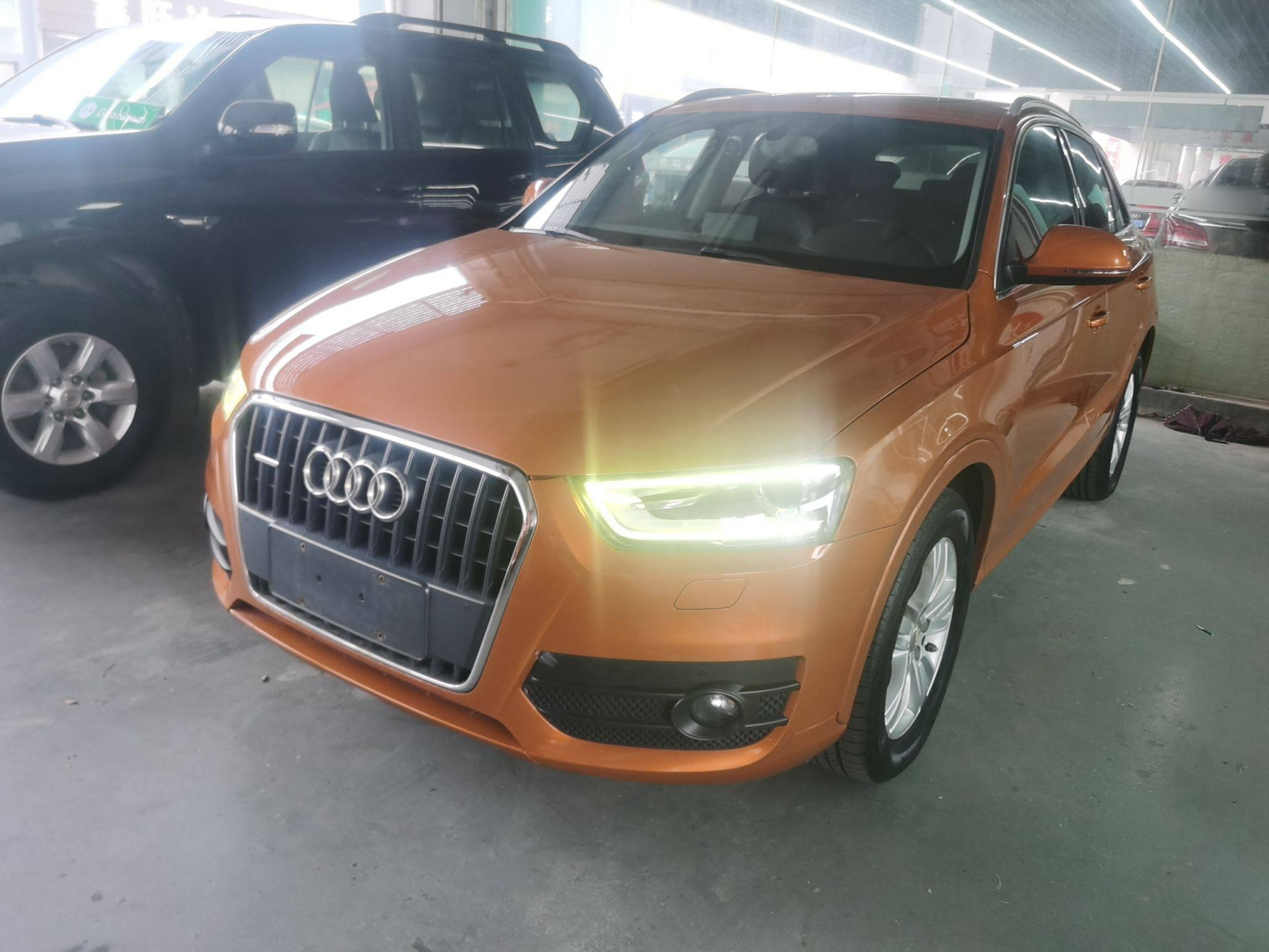 تحت مقدمة السيارة