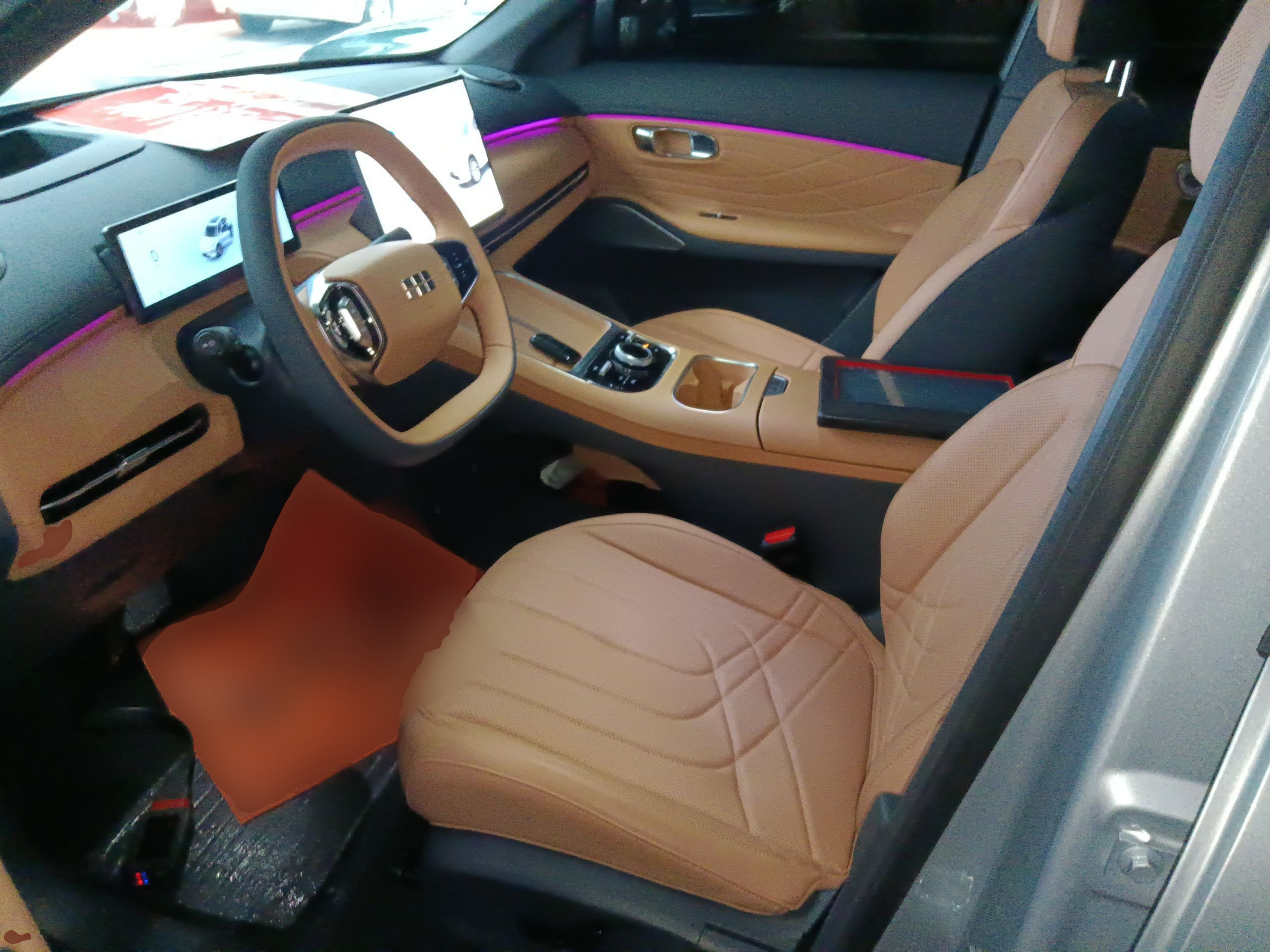 المقاعد الأمامية داخل السيارة