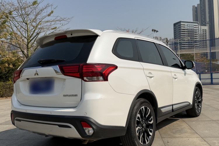 Used Mitsubishi Outlander 2019 2.0L Two-Wheel Drive Comfort Edition 5 Seats China VI Standard
