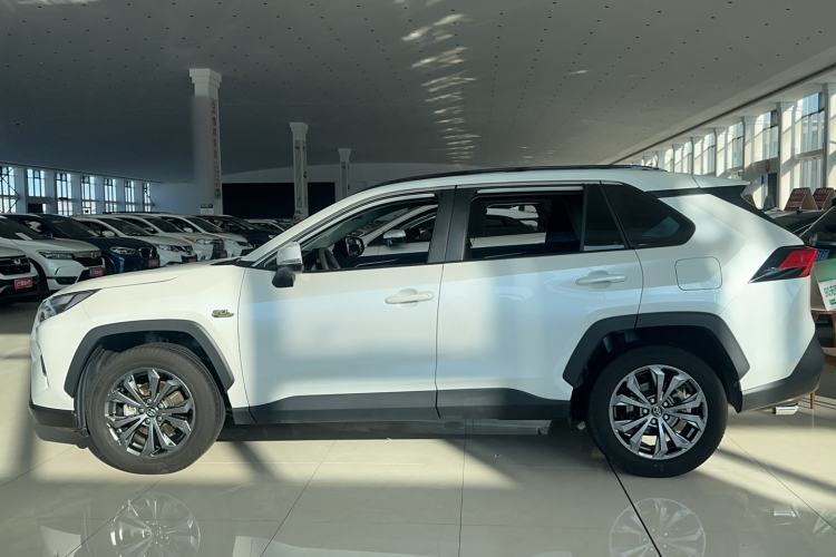 Used Toyota RAV4 2023 2.0L CVT Two-Wheel Drive 20th Anniversary Platinum Edition
