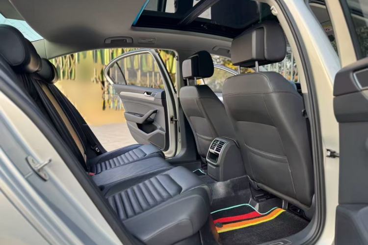 Used Volkswagen Magotan 2017 330TSI DSG Leading Model
