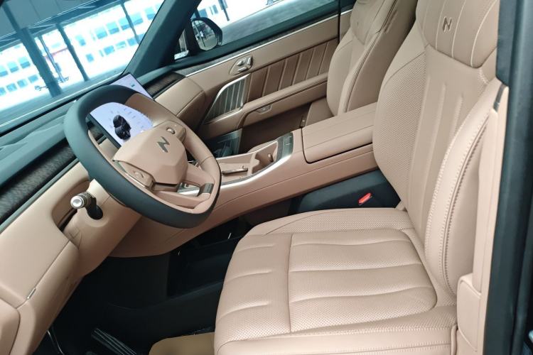 Used ONVO Luxeed L90 2025 Model—Max Six-Seater Version
