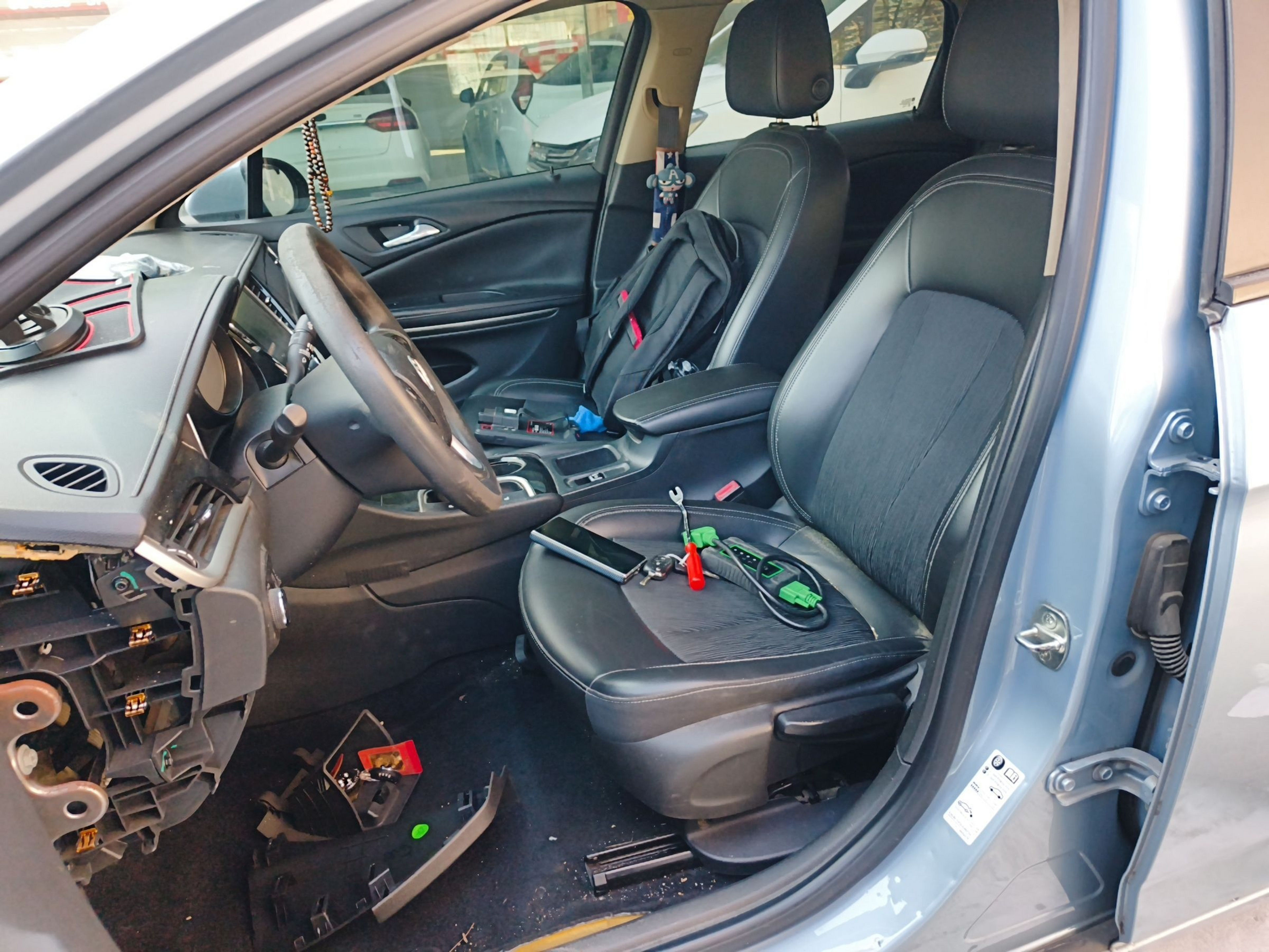 المقاعد الأمامية داخل السيارة