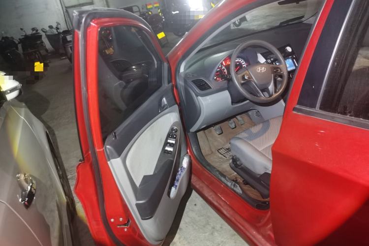 Used Hyundai Verna (older generation) 2014 1.4L Manual Top-Tier Model TOP