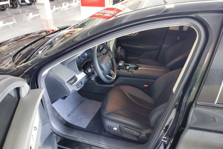 Used Hongqi E-QM5 2024 610 km PLUS