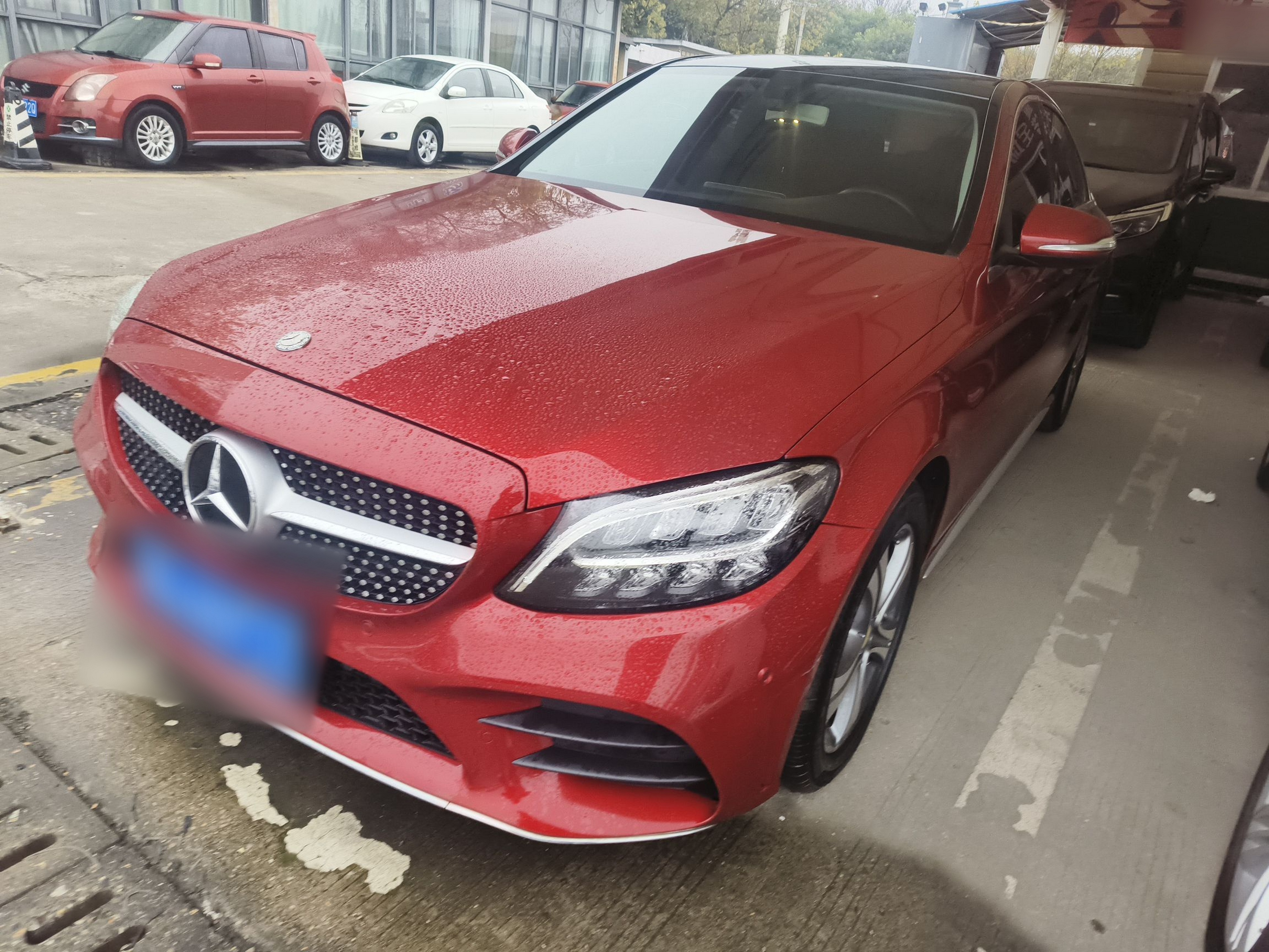 Под передней частью автомобиля