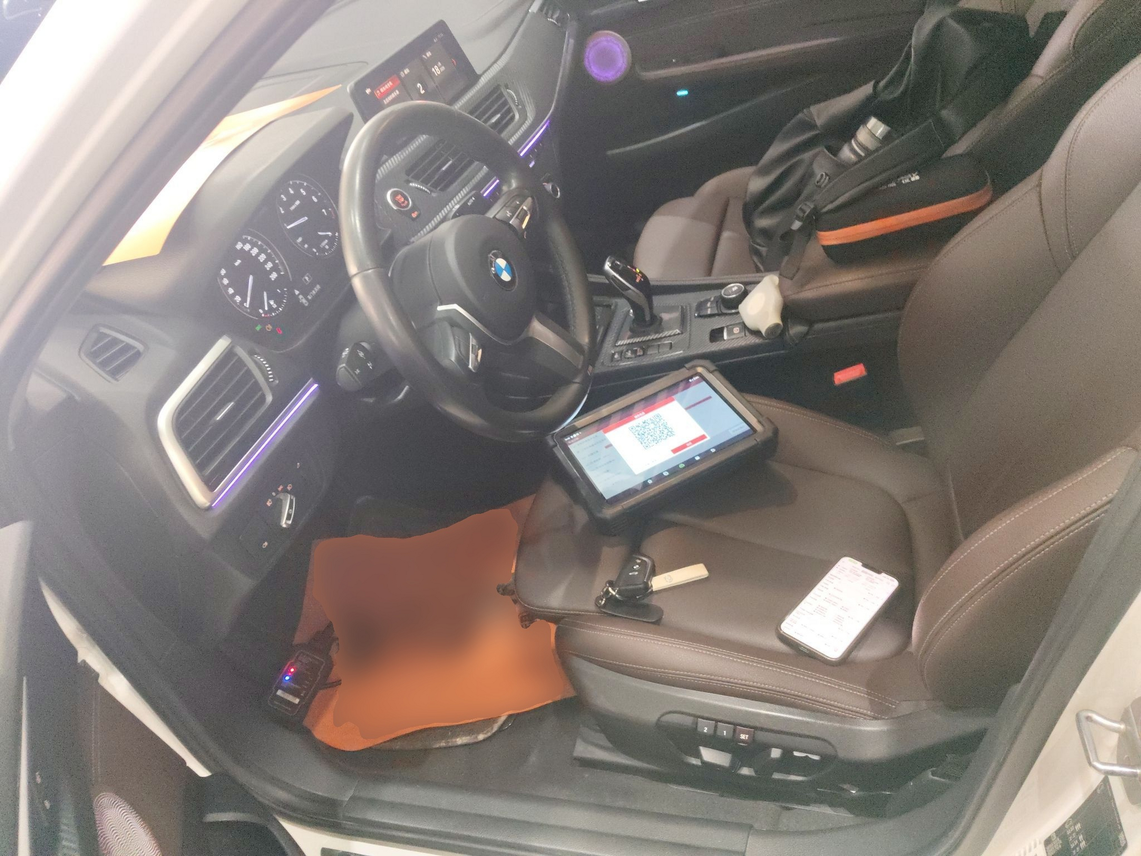 المقاعد الأمامية داخل السيارة