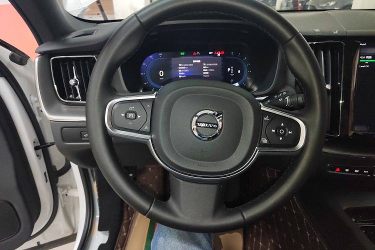 Used Volvo XC60 2024 B5 4x4 Smart Luxury Edition
