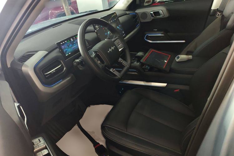 Used  Titanium 3 2025 501 km All-Wheel Drive Intelligent Driving Max Edition