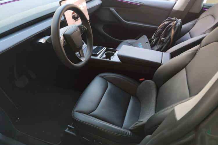 Used Tesla Model Y 2025 Rear-Wheel-Drive Version
