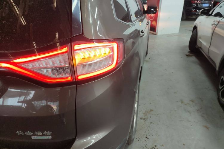 Used Ford Edge 2016 EcoBoost 245 Two-Wheel-Drive Titanium 5-Seater
