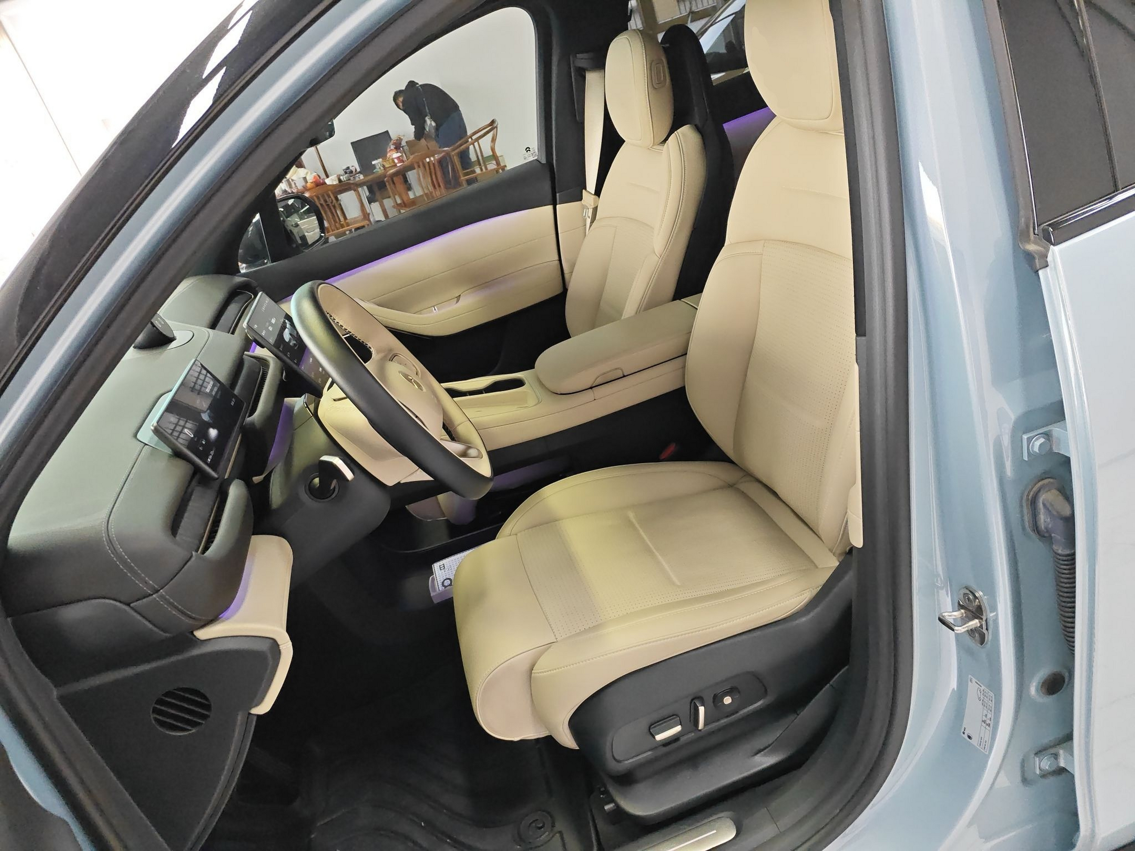 Переднее сиденье в автомобиле